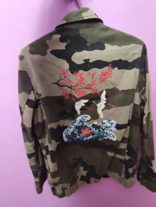 Chaqueta militar Bershka camuflaje S