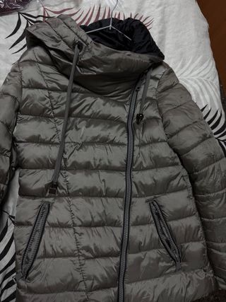 Abrigo acolchado mujer gris