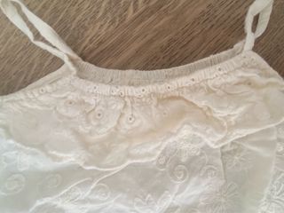 Conjunto top y braguita volantes blanco roto 6m