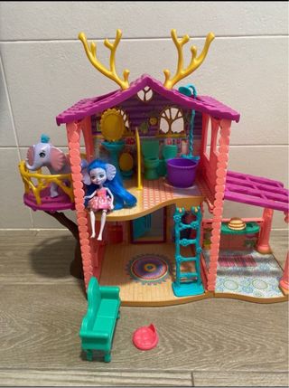 Casa Enchantimals con muñeca y mascota