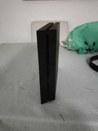 PS4 (PlayStation 4) Negra + Cargador y HDMI