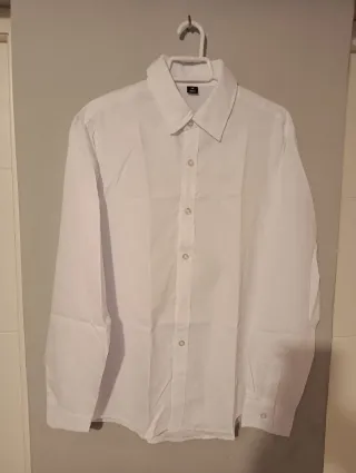 Camisa de vestir blanca con grabado