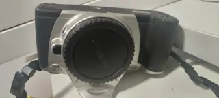 Cámara Canon EOS 300D con correa