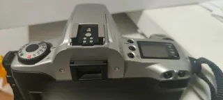 Cámara Canon EOS 300D con correa