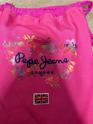 Mochila Pepe Jeans rosa con flores