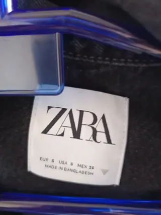 Cazadora vaquera corta Zara desgastada