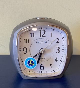 Reloj Despertador Radical Gris