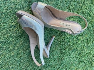 Zapatos de tacón Corina plateados y beige