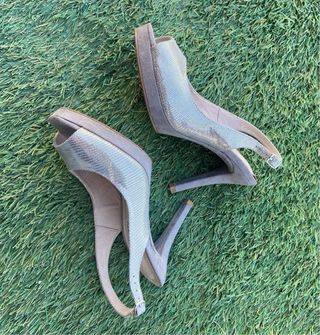 Zapatos de tacón Corina plateados y beige