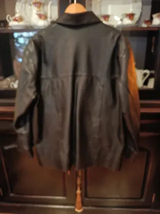 Chaqueta de cuero negra Talla M.