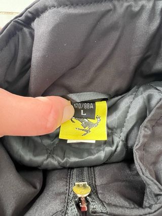 Chaqueta Ferrari F1 Negra y Roja racing motorsport