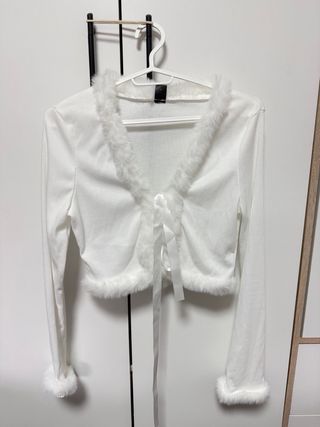 Chaqueta corta blanca con pelo