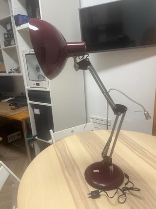 Lámpara de brazo articulado roja
