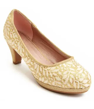 Zapatos de tacón beige y dorado