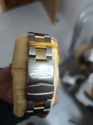 Reloj Invicta Cronógrafo Azul y Dorado