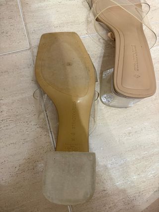 Sandalias Stradivarius tacón transparente beige