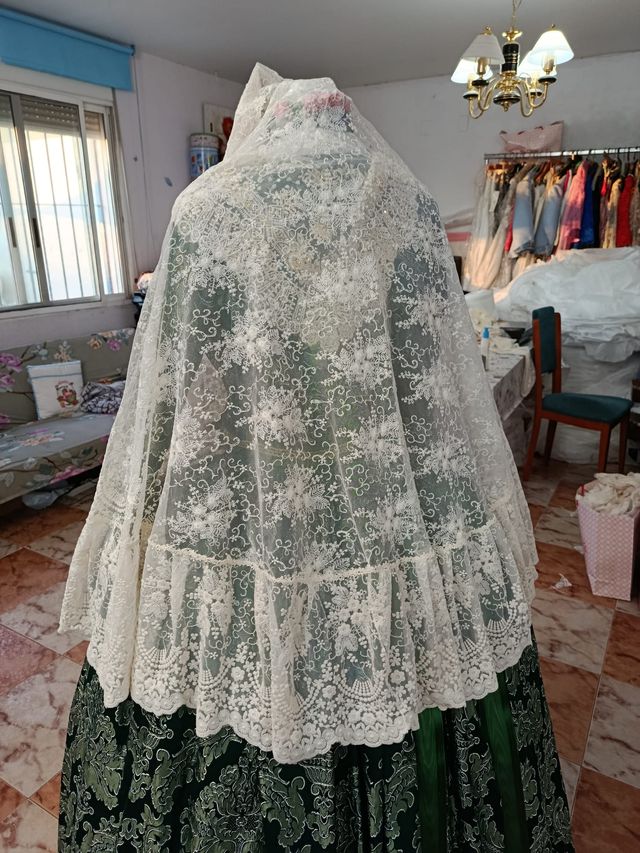 Mantilla Fallera Beige Media Luna