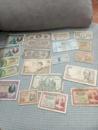 Lote monedas y billetes españoles y extranjeros