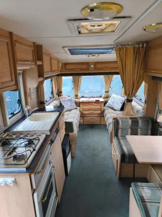 Caravana Abbey Freestyle SE 520 (2001).