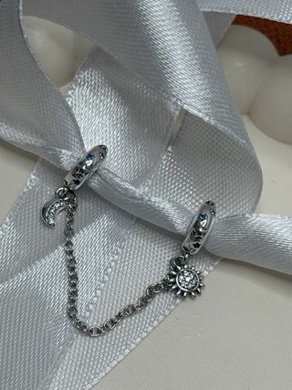 Joyería de plata con dijes