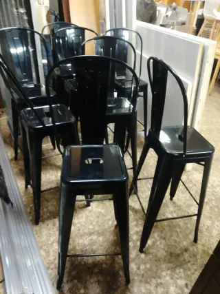 Taburetes metálicos negros (Set de 8)