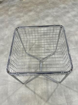 Cesta metálica plateada