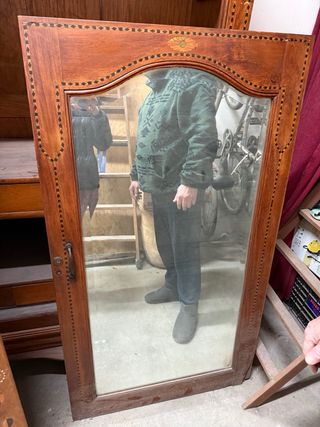 estanterías antiguas de madera