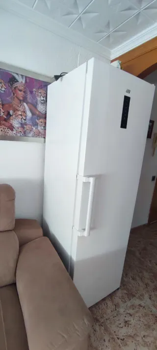 Congelador vertical New Pol