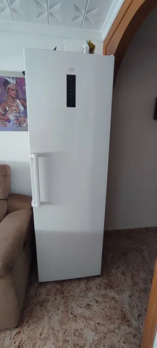 Congelador vertical New Pol