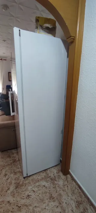 Congelador vertical New Pol