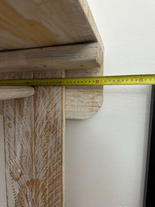 Burros, repisas, colgadores de tienda de ropa.