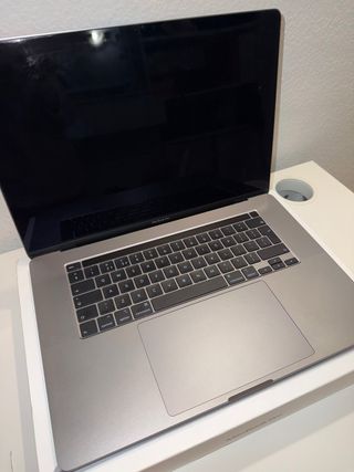 MacBook Pro 16 2019 i7 16GB RAM 512GB SSD