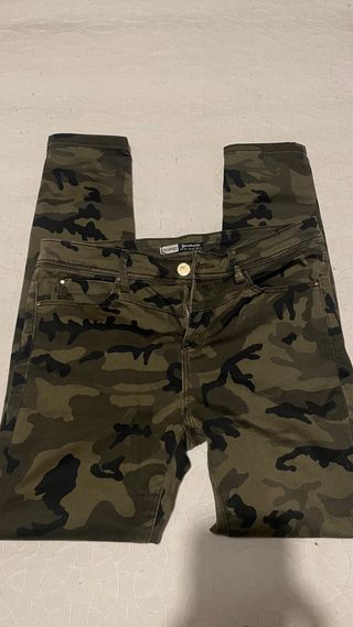 Pantalones militares stradivarius