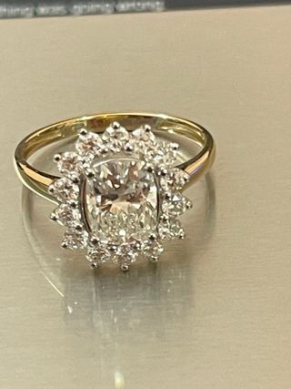 Anillo Oro 18k Rosetón Diamantes 1.79Ct