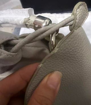 Bolsa Piel Gris Diseño Pétalo