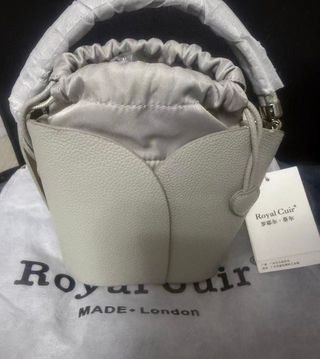 Bolsa Piel Gris Diseño Pétalo