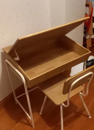 Pupitre y silla vintage madera y metal para niños