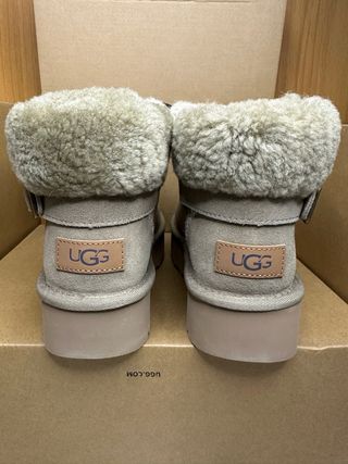 Stivaletti UGG marroni/grigi con fibbia