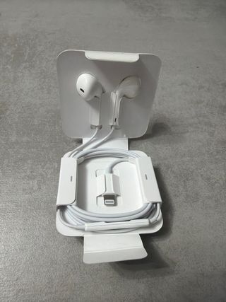 Auriculares Apple con cable Lightning