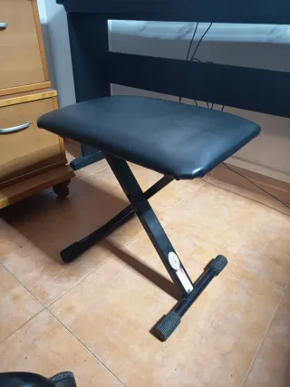 Teclado Casio con soporte y banqueta