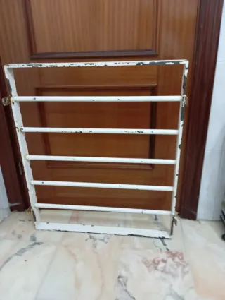 Reja de hierro macizo blanca Medidas 60*68