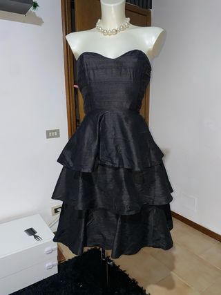 Abito da sera nero a balze