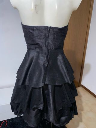 Abito da sera nero a balze