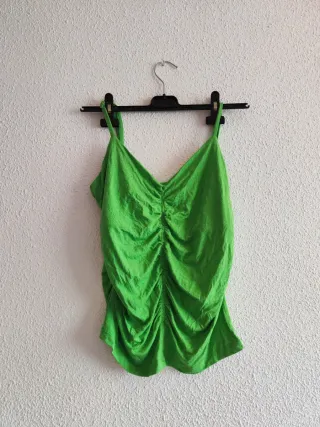 Top tirantes verde con fruncido