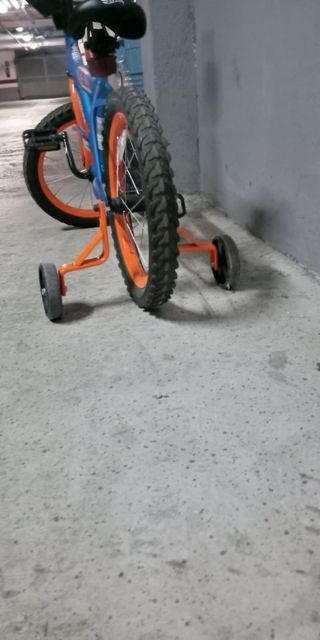 Bicicleta Infantil Hot Wheels Azul y Naranja