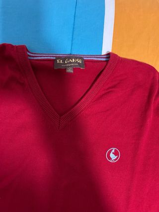 Jersey El Ganso cuello pico rojo