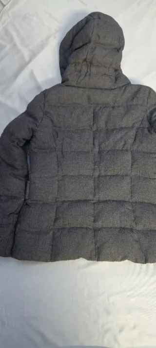 Abrigo de plumas gris