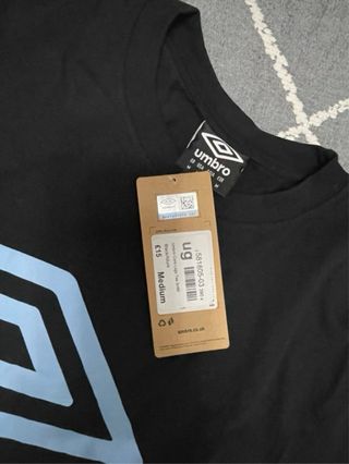 Camiseta Umbro Negra