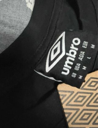 Camiseta Umbro Negra