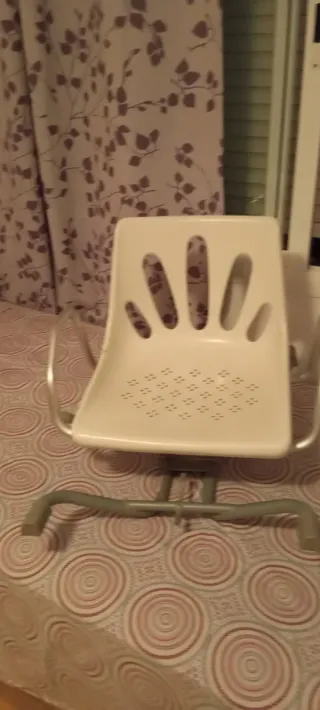 Andador con asiento y ruedas